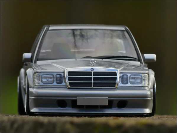 1:18 Mercedes-Benz 190E 2.5-16 EVO2 Silber + MB ALU Felgen = OVP